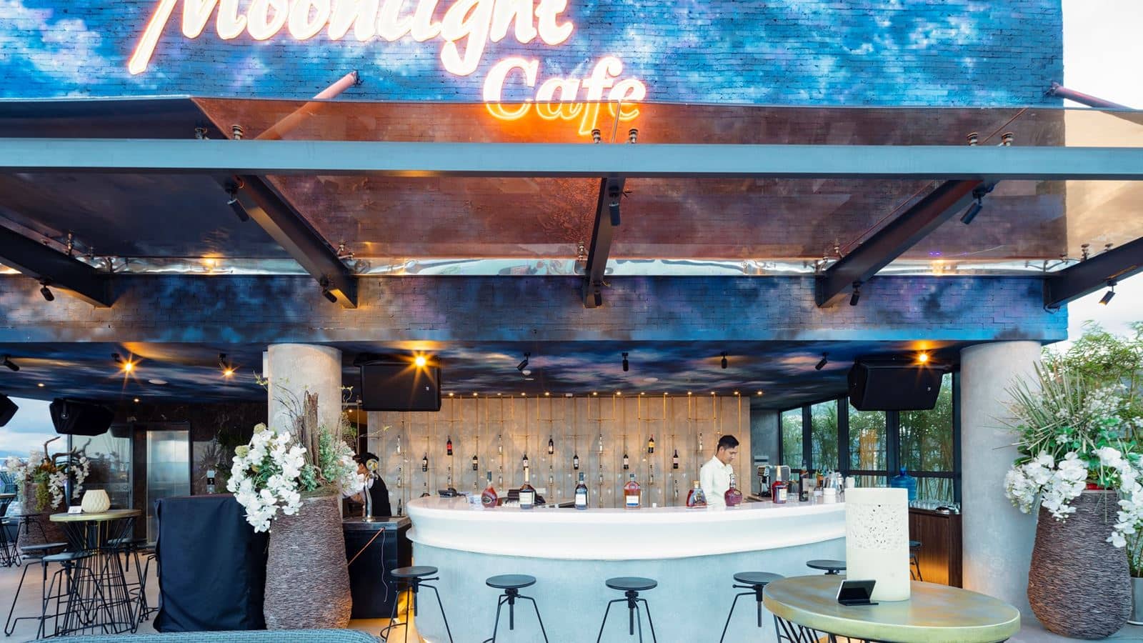 bars-moonlight-cafe