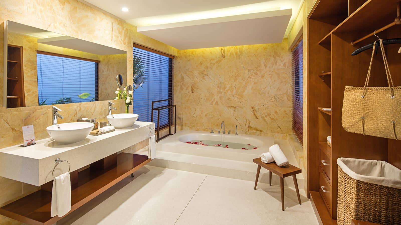 rooms-pool-villa