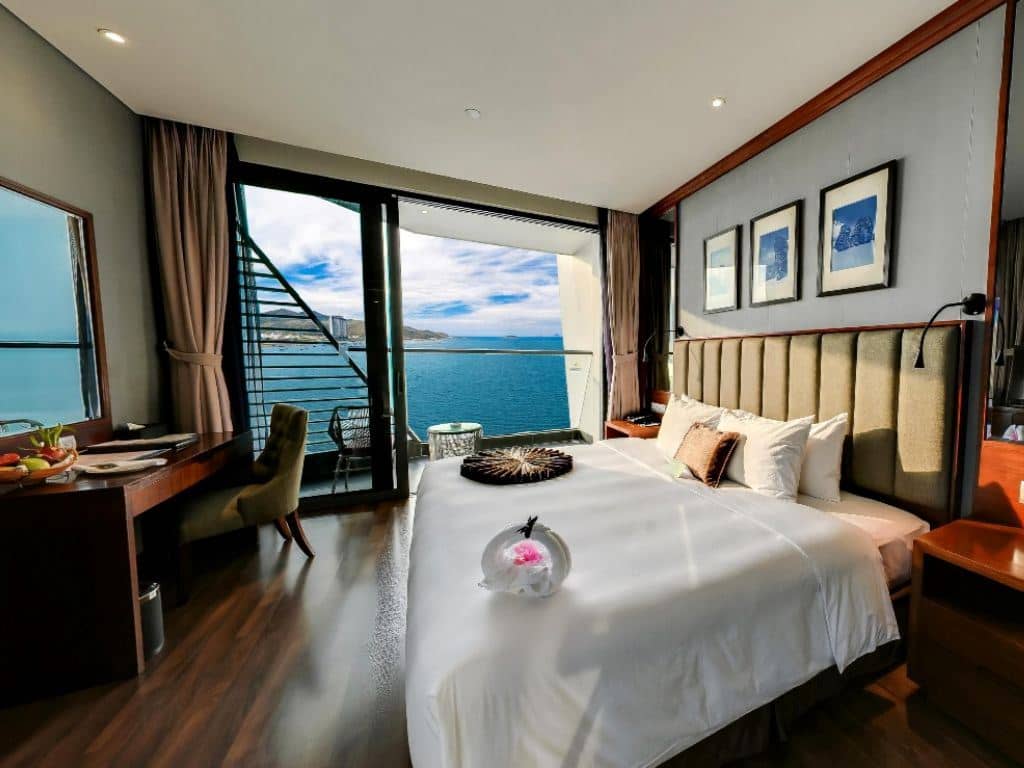 rooms-pacific-double-with-balcony-child-without-extra-bed