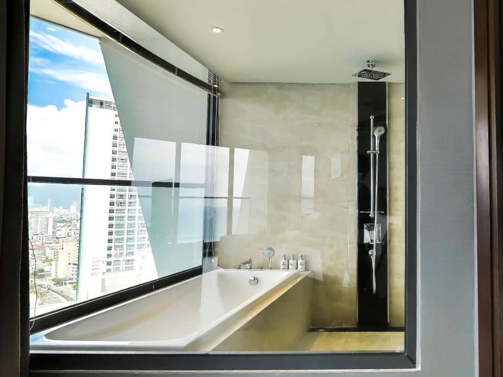 rooms-pacific-triple-with-balcony