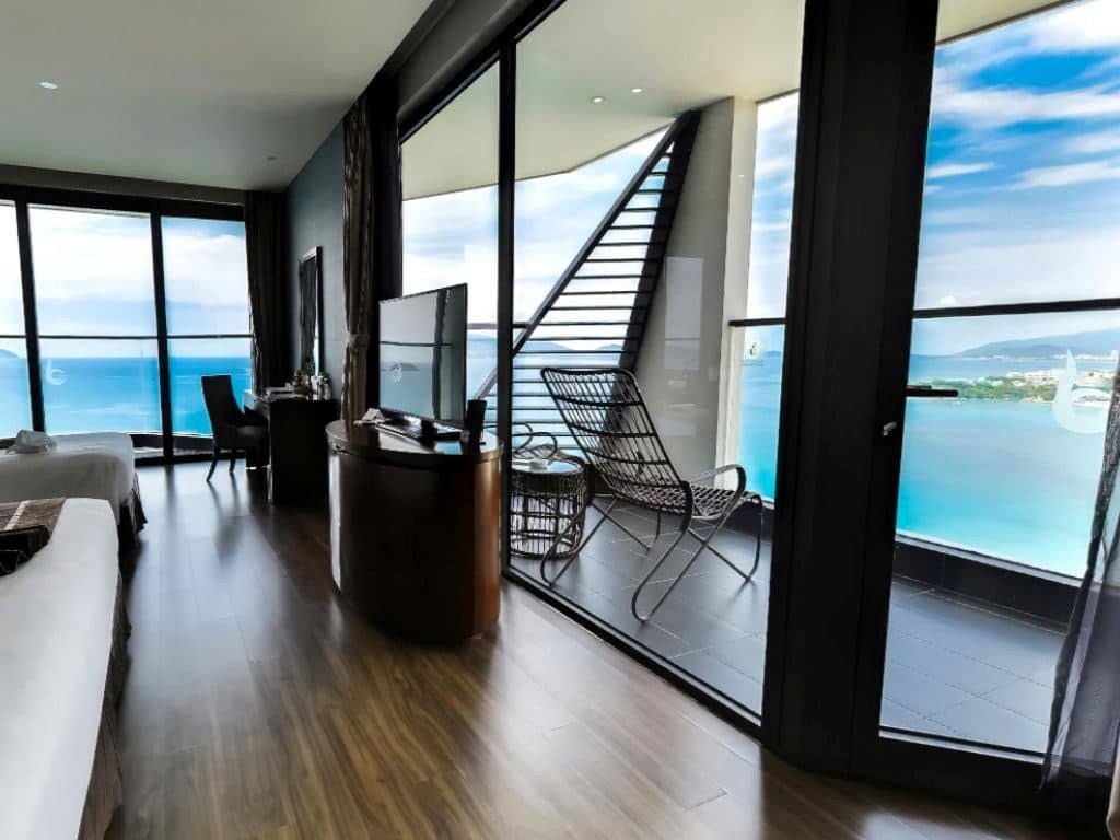 rooms-pacific-triple-with-balcony