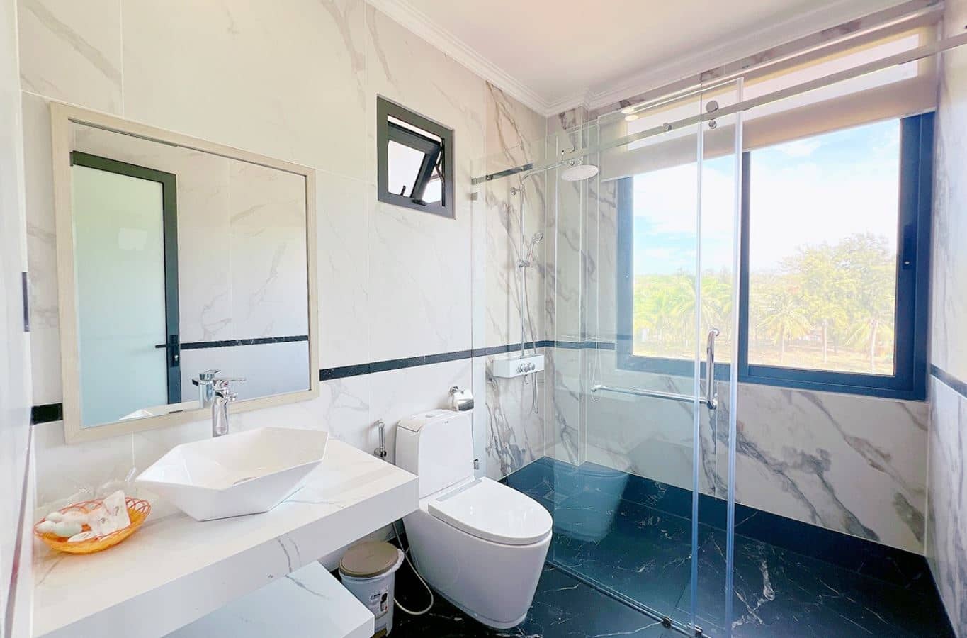 rooms-deluxe-room-with-balcony