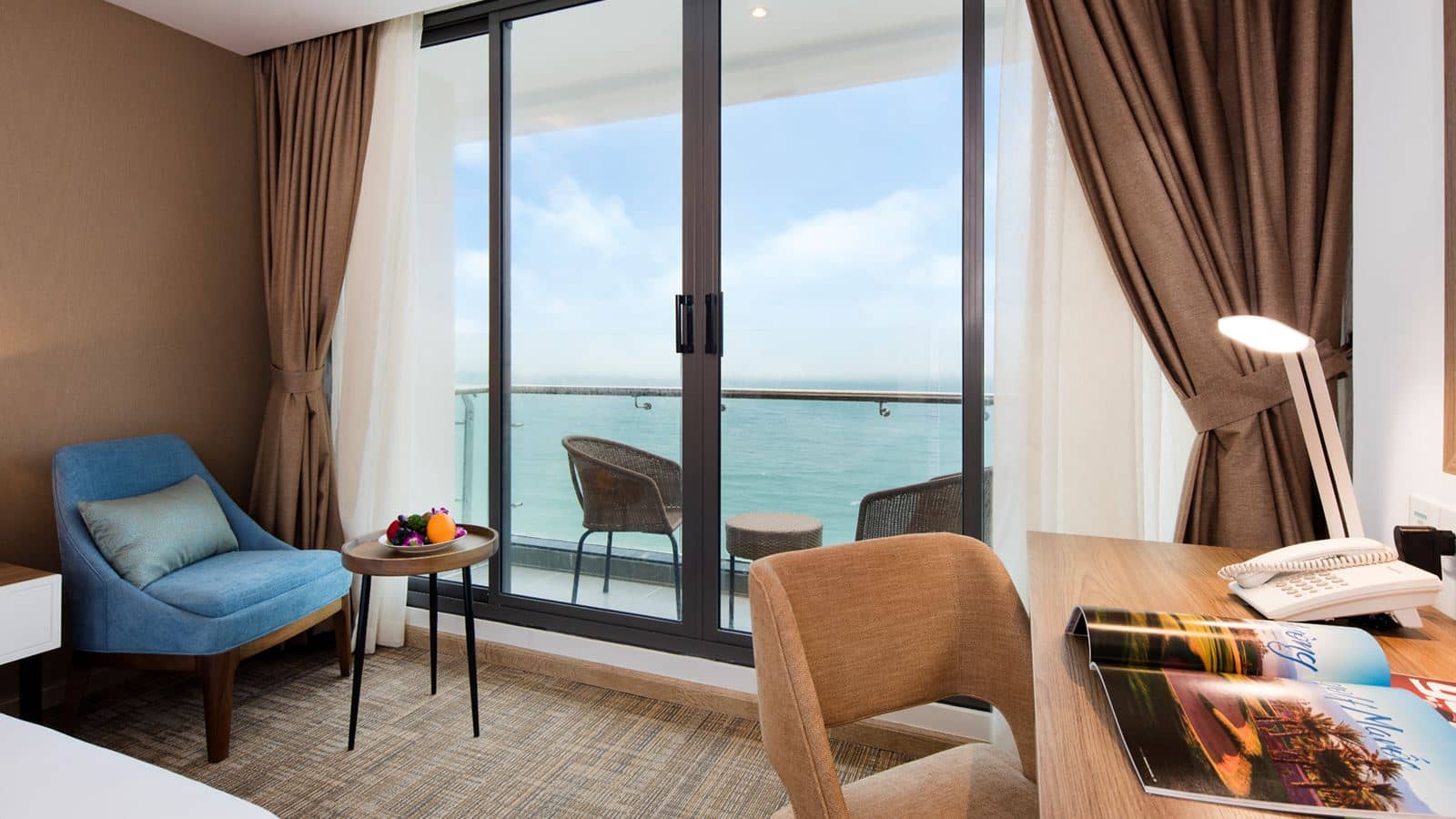 rooms-premier-deluxe-ocean-view-with-balcony