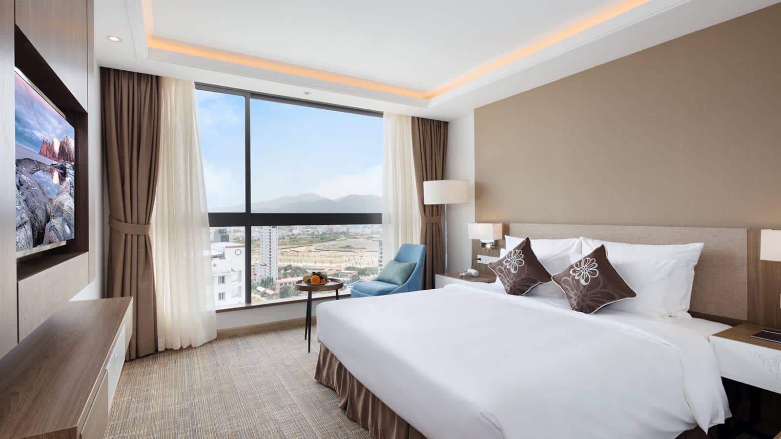 rooms-comodo-grand-suite-sea-view-with-balcony-child-without-extra-bed