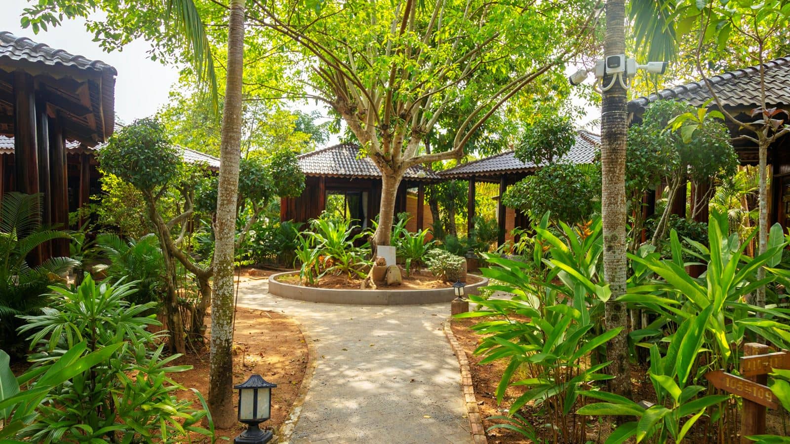 rooms-bungalow-garden-view