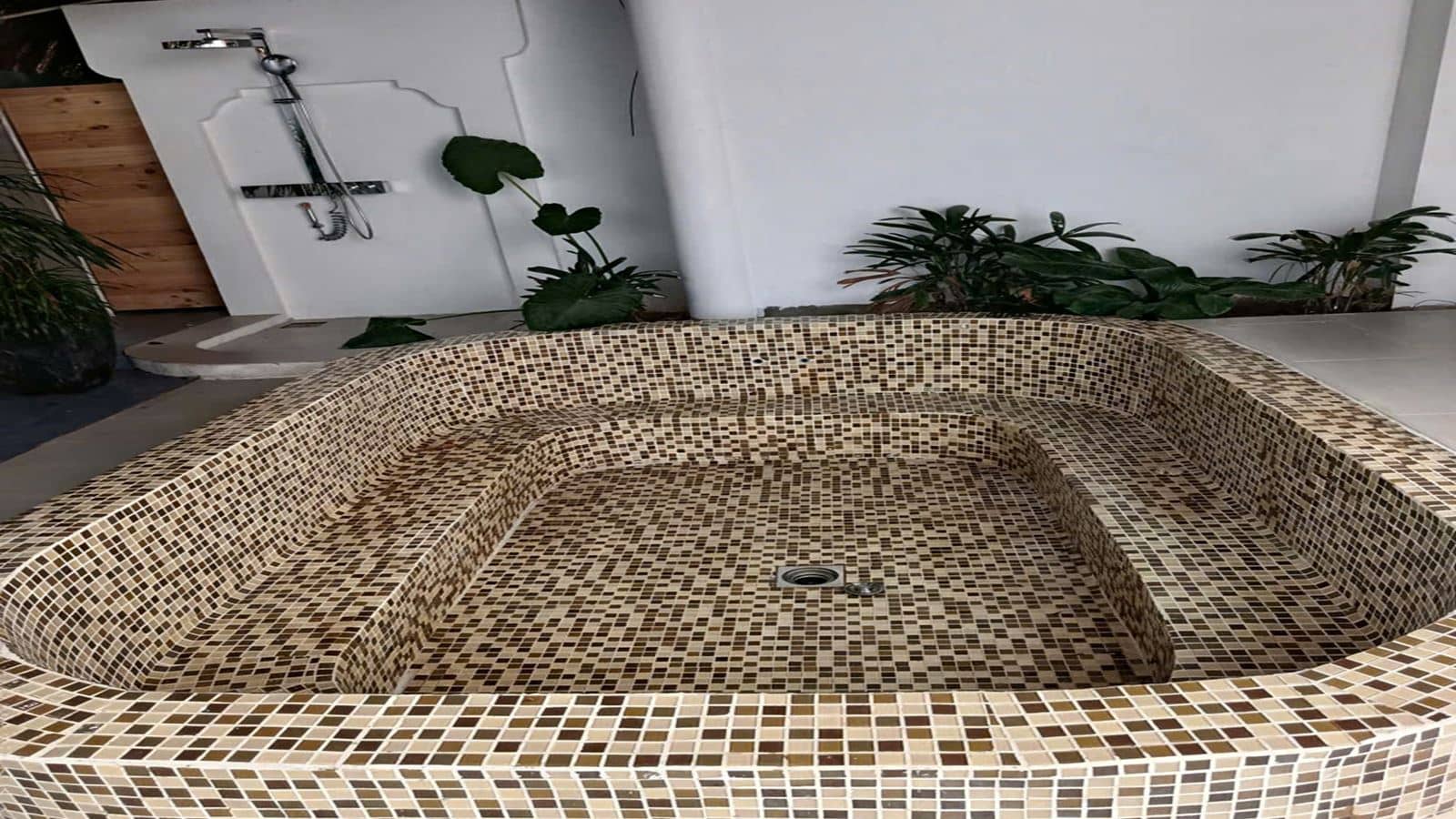 rooms-jaccuzi-villa-2-bedrooms-garden-view-no-extra-bed