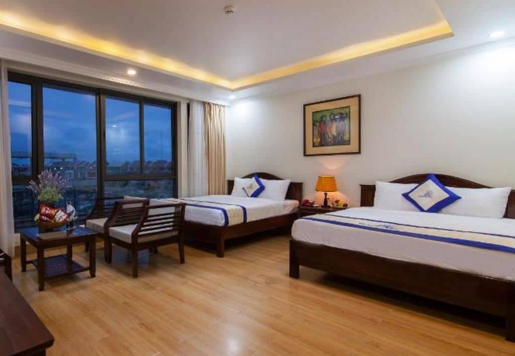 rooms-family-suite-window