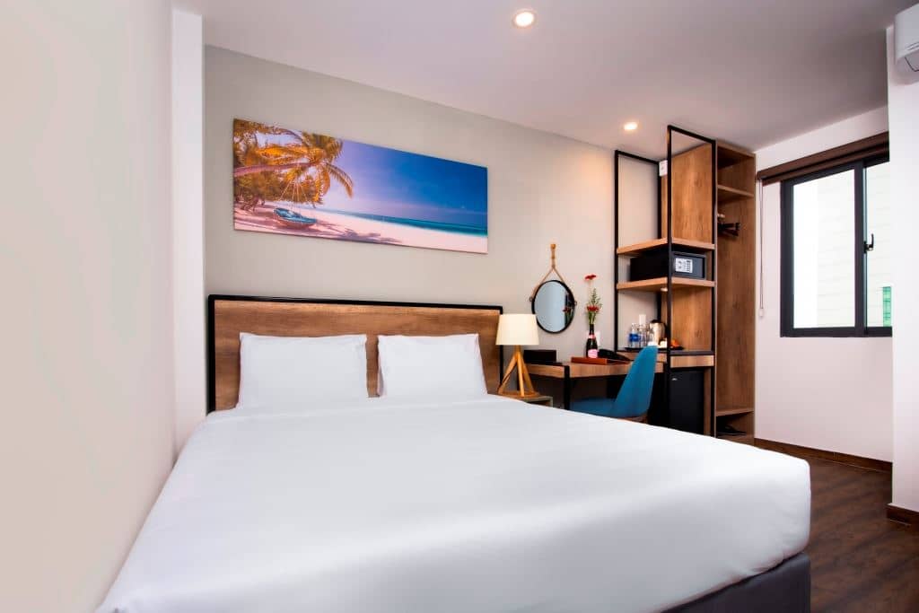 rooms-deluxe-room-with-window