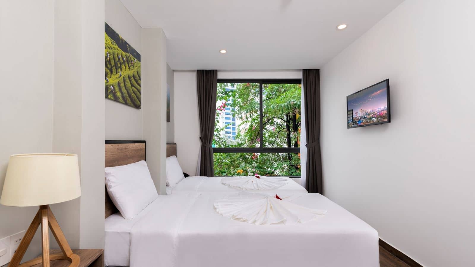 rooms-premier-deluxe-room-with-window