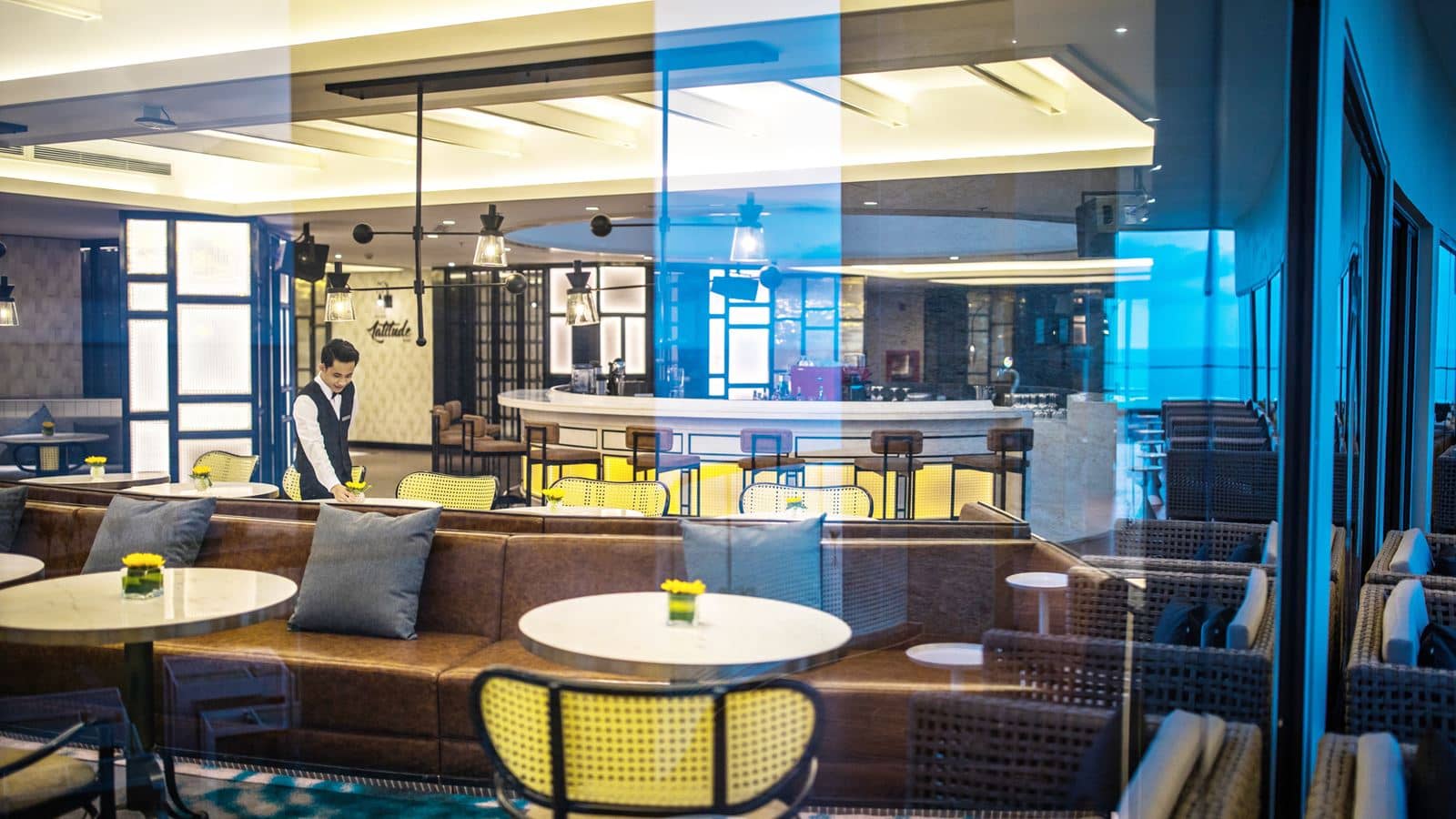 bars-latitude-rooftop-bar
