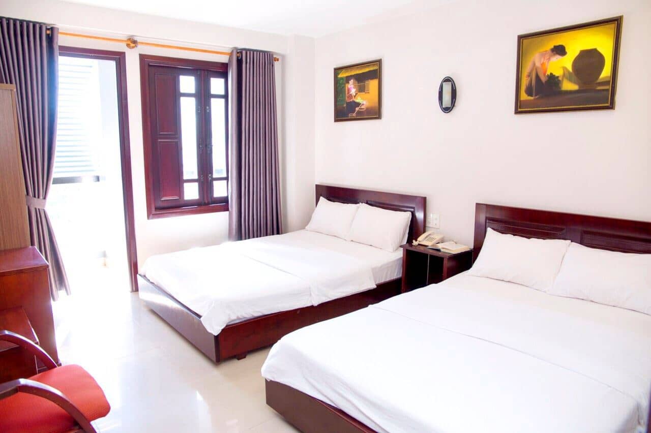 rooms-room-deluxe-city-balcony