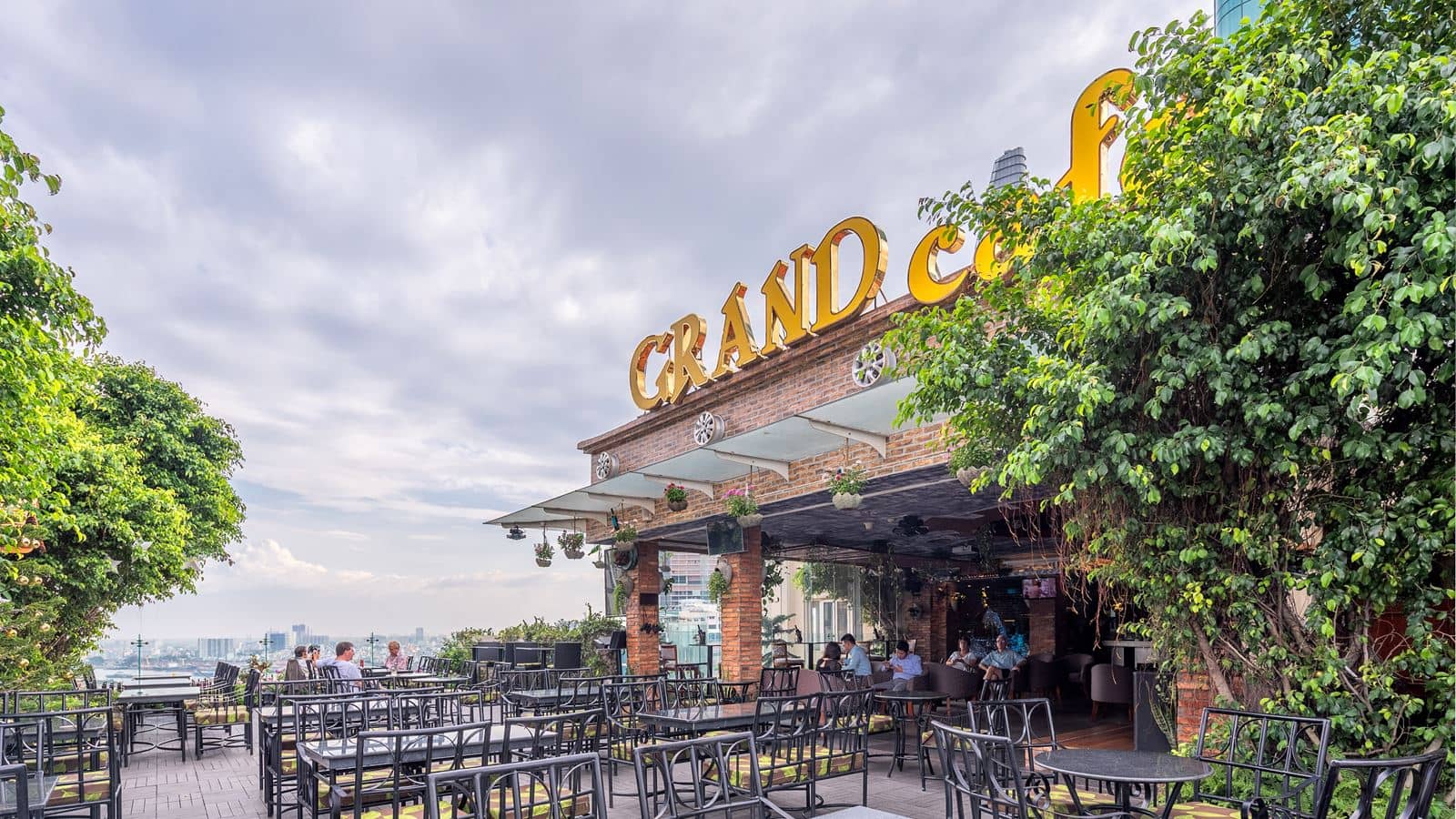 bars-rooftop-grand-lounge