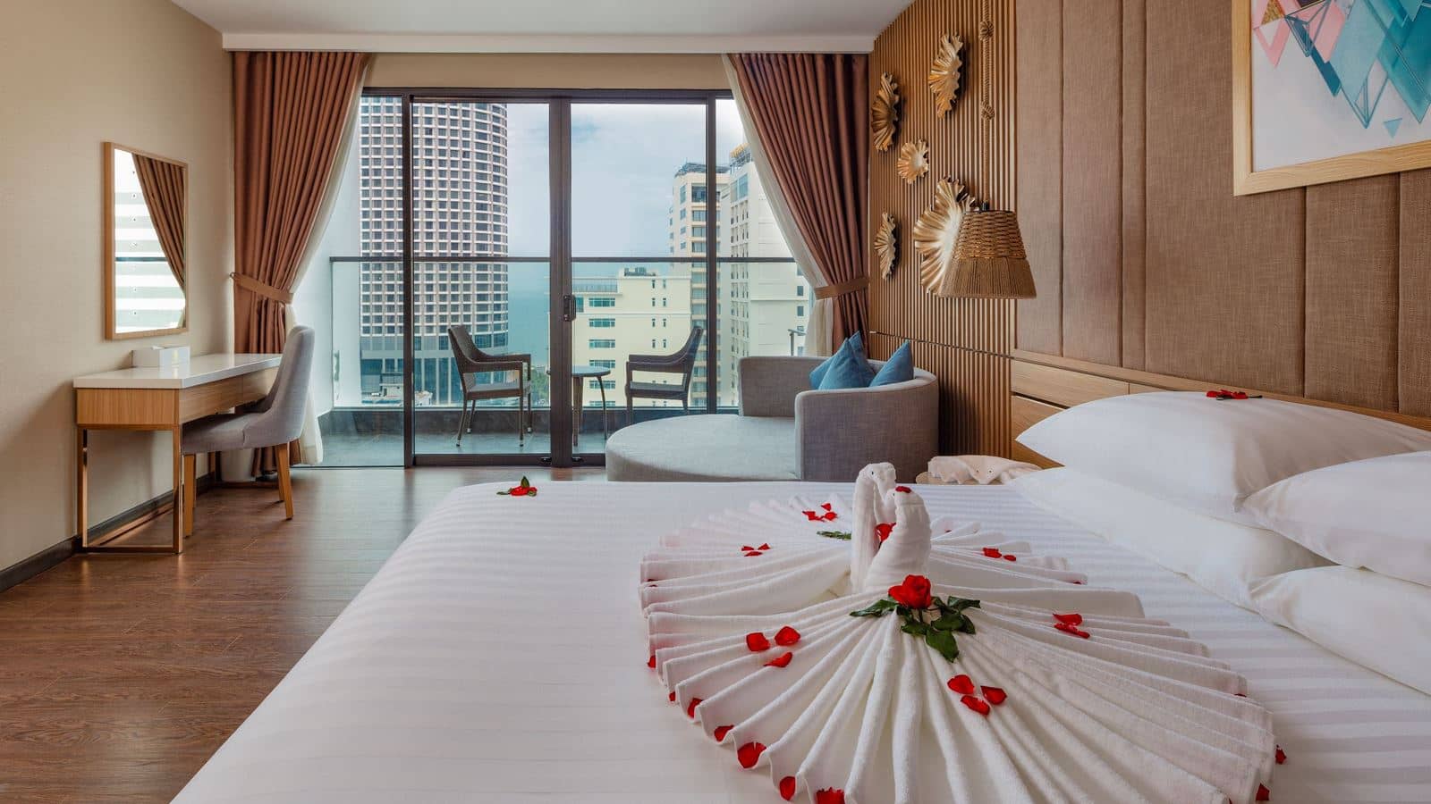 rooms-deluxe-city-view-with-balcony-child-without-extra-bed