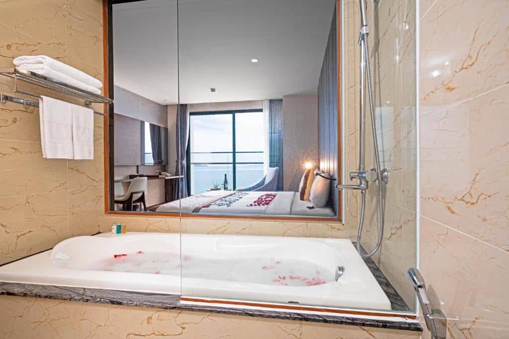 rooms-premier-ocean-view-with-balcony-no-extra-bed