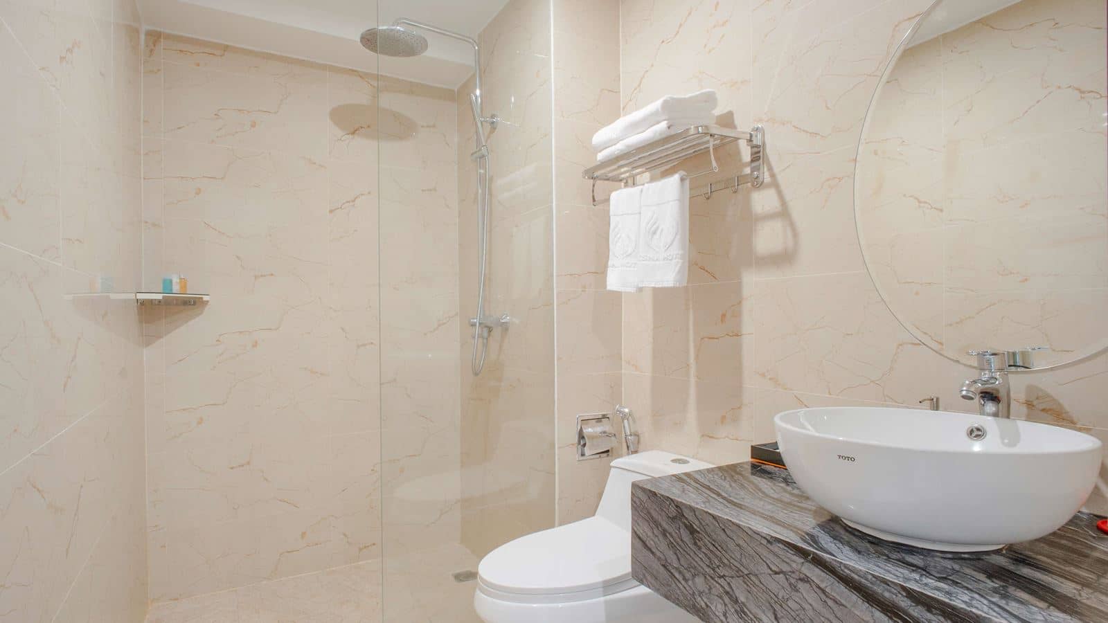 rooms-premier-deluxe-city-view-with-balcony-no-extra-bed