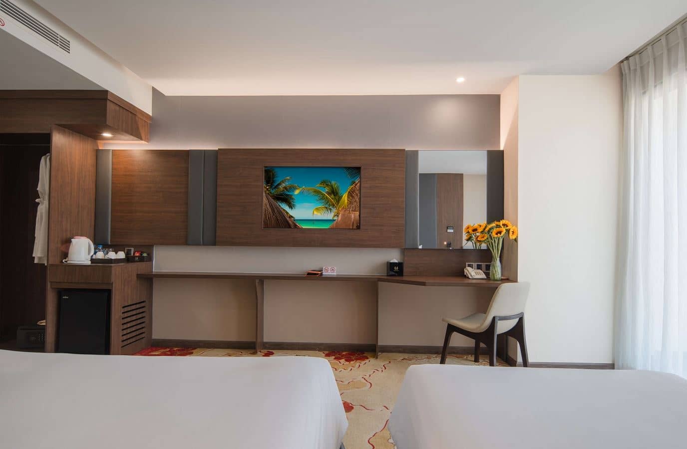rooms-premier-deluxe-city-view-with-balcony-no-extra-bed
