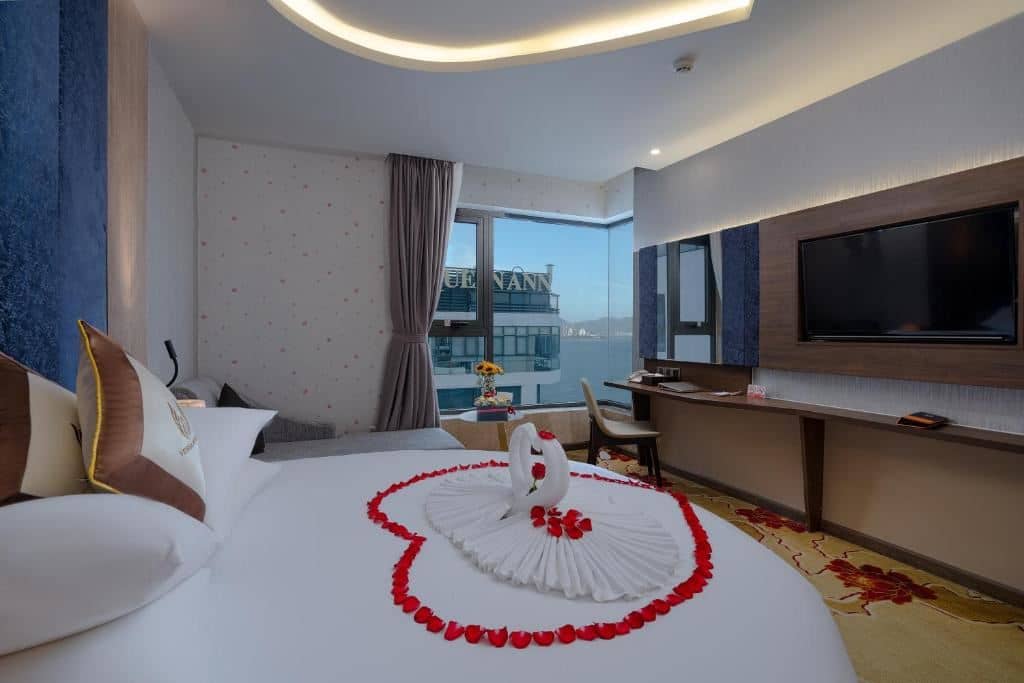 rooms-deluxe-honeymoon-partial-sea-view-child-without-extra-bed