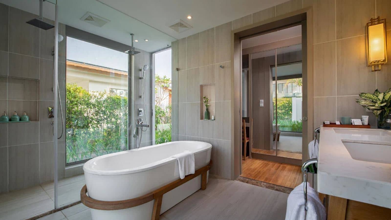 rooms-one-bedroom-pool-villa-beachfront-child-without-extra-bed