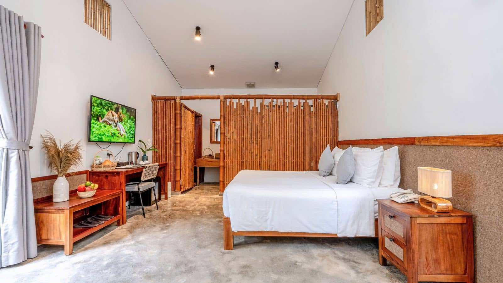 rooms-tropical-room