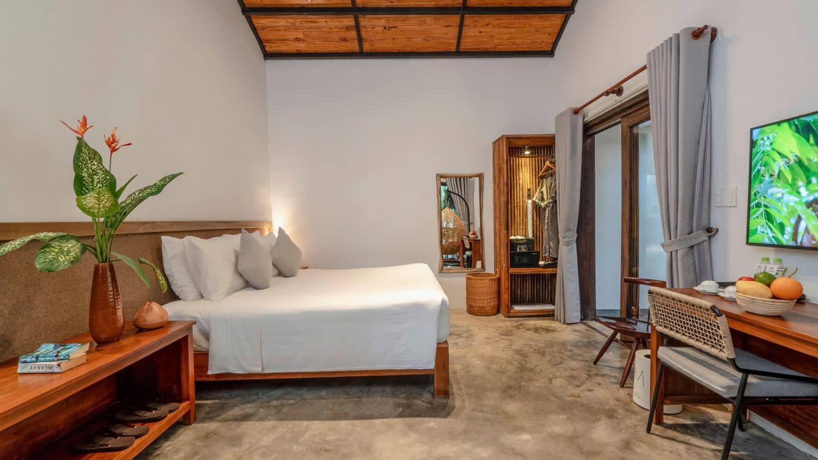 rooms-tropical-room