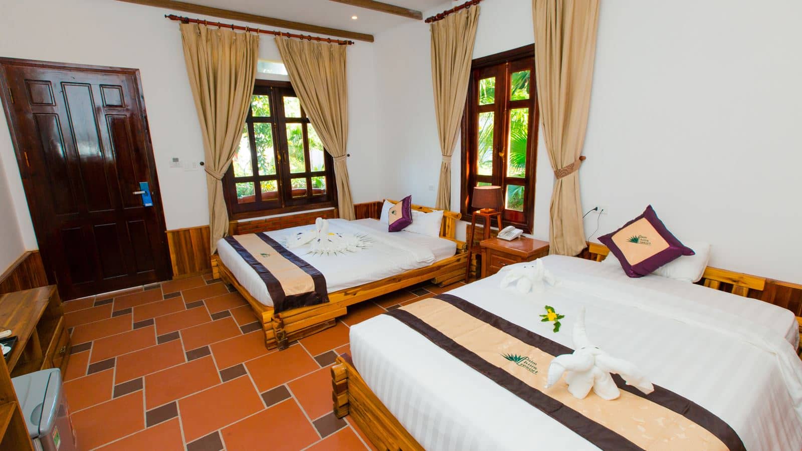 rooms-bungalow-family-pool-view