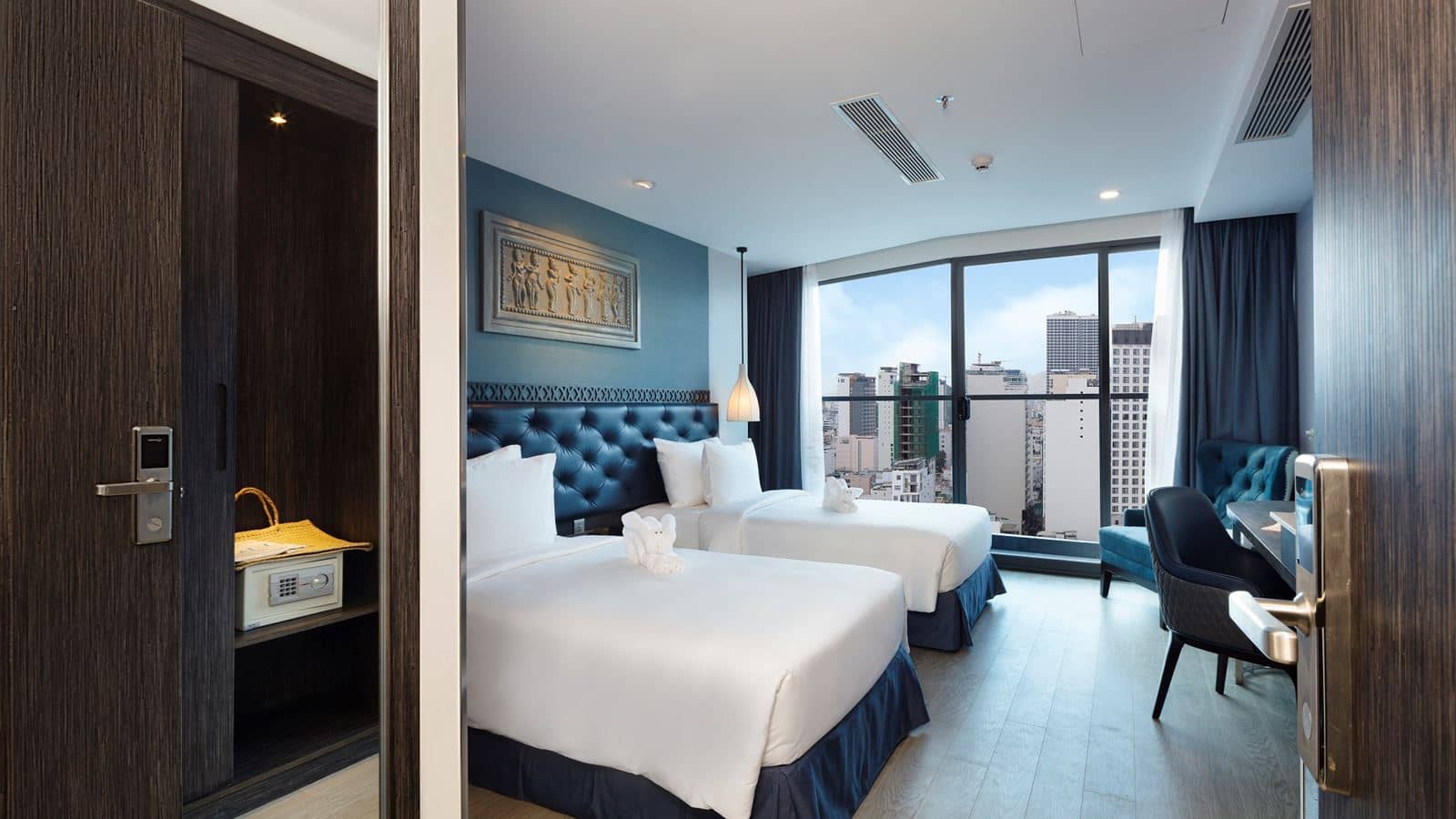 rooms-senior-balcony-city-view