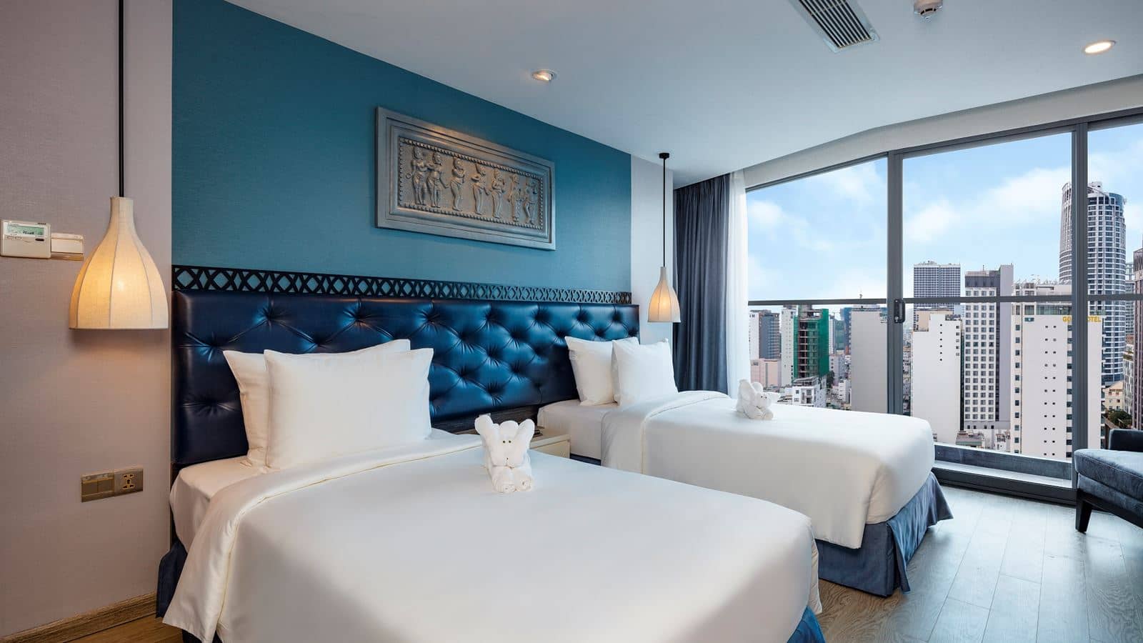 rooms-senior-balcony-city-view
