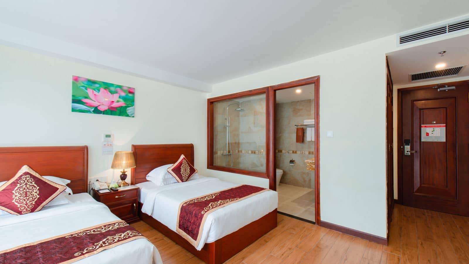 rooms-superior-balcony-city-view-child-without-extra-bed