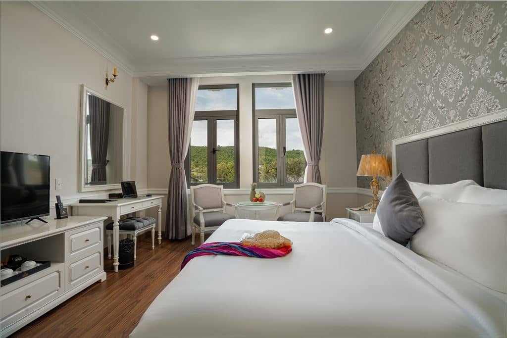 rooms-deluxe-room-city-view-child-without-extra-bed