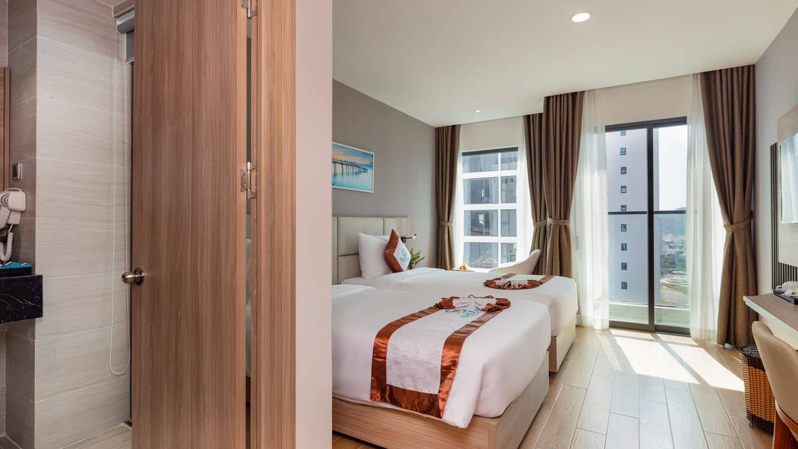 rooms-suite-partial-seaview-with-balcony-no-extra-bed