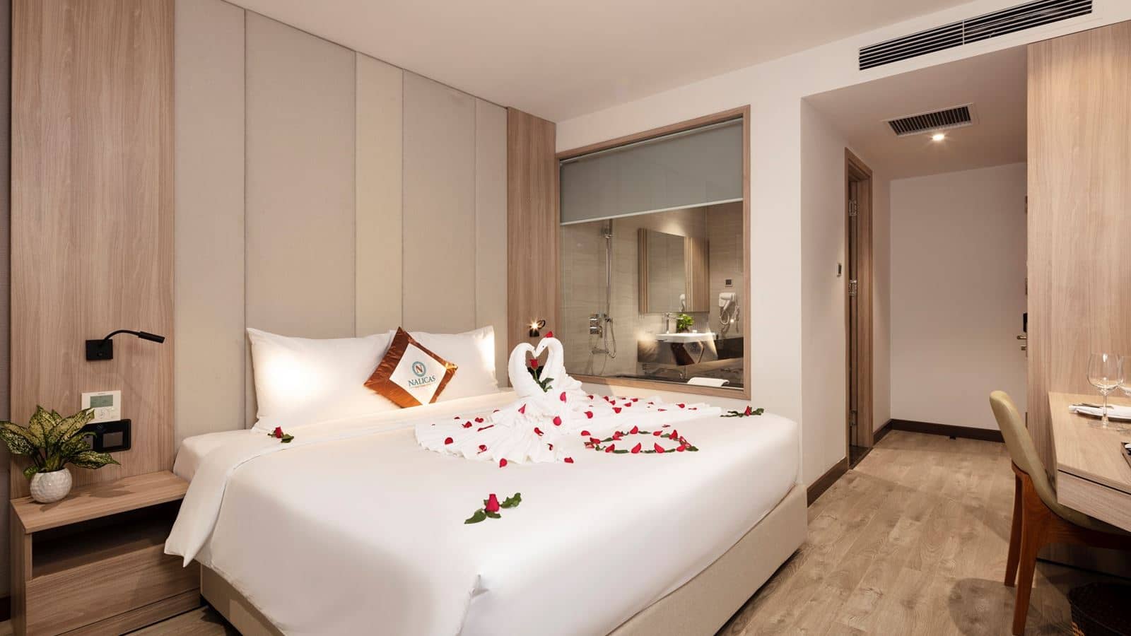 rooms-suite-partial-seaview-with-balcony-no-extra-bed