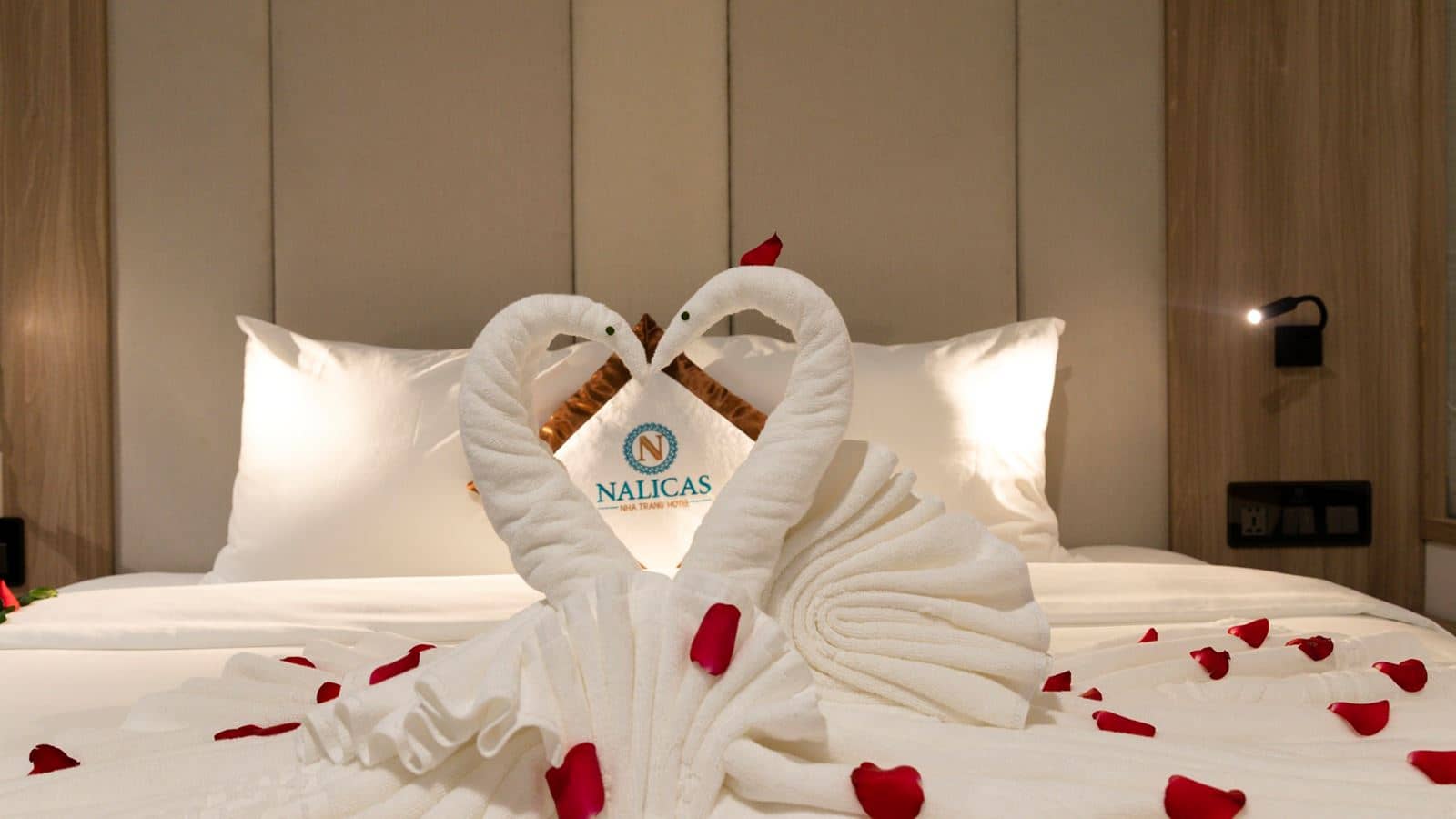 rooms-suite-partial-seaview-with-balcony-no-extra-bed