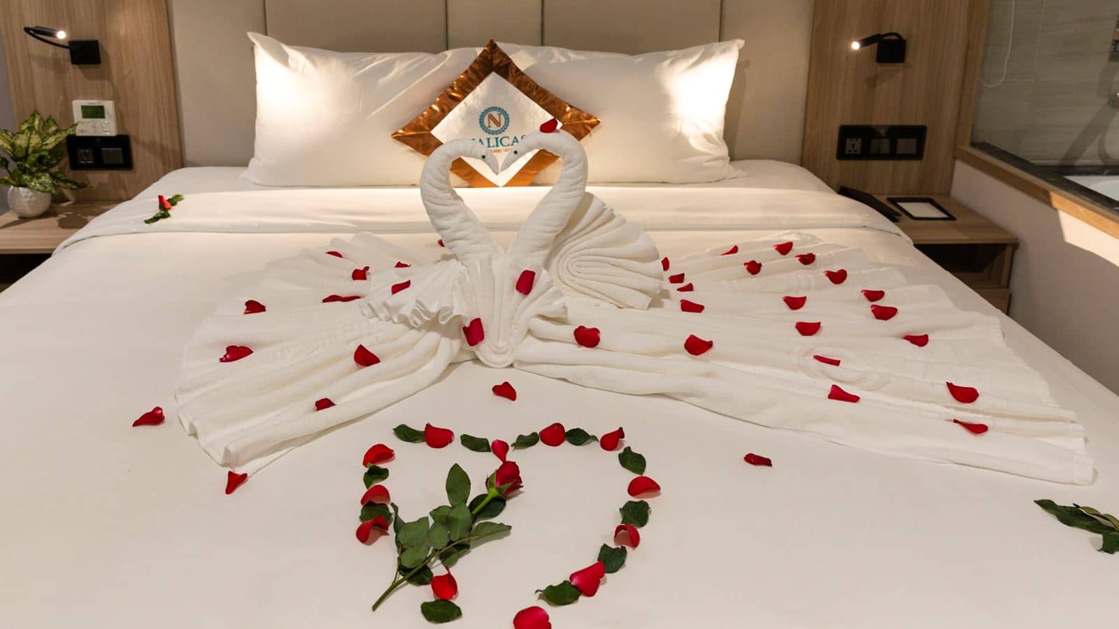 rooms-suite-partial-seaview-with-balcony-no-extra-bed