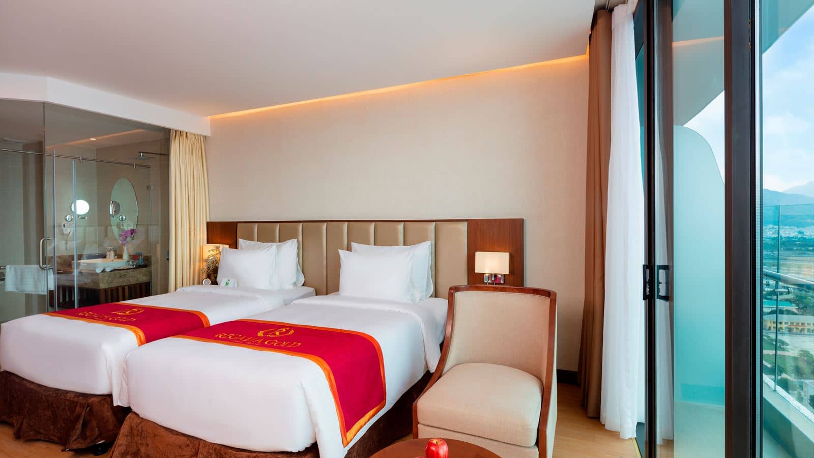 rooms-deluxe-balcony-with-city-view