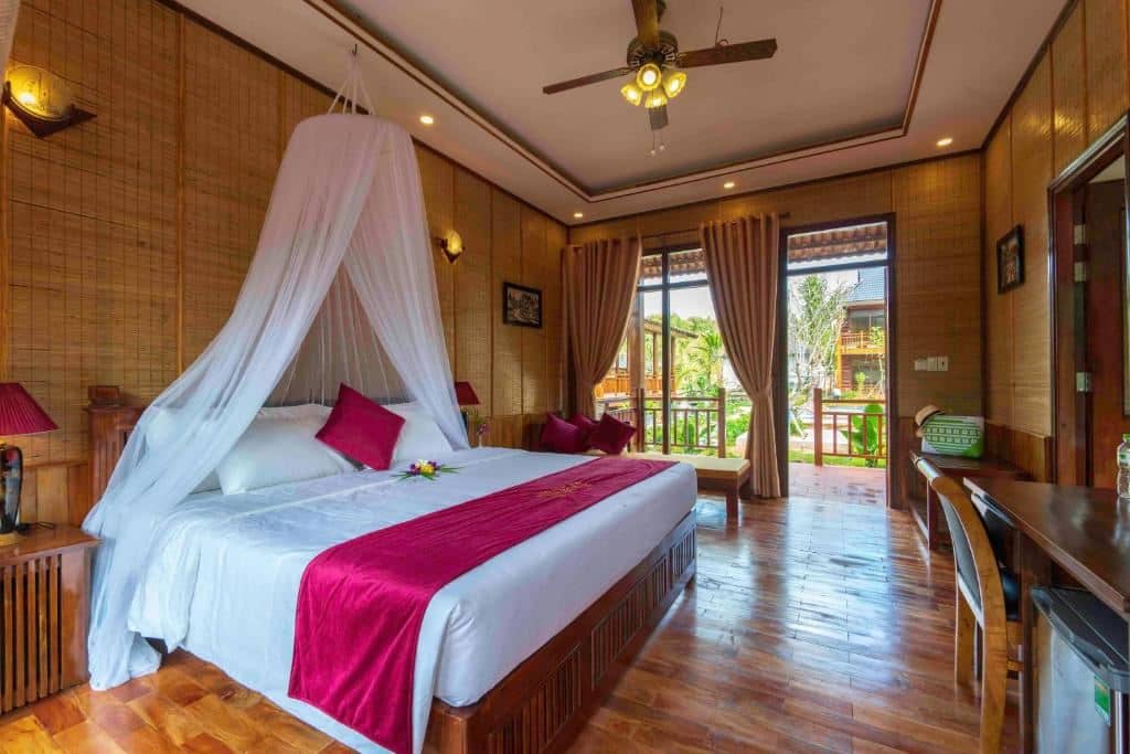 rooms-bungalow-pool-view