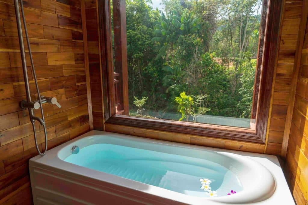 rooms-bungalow-pool-view