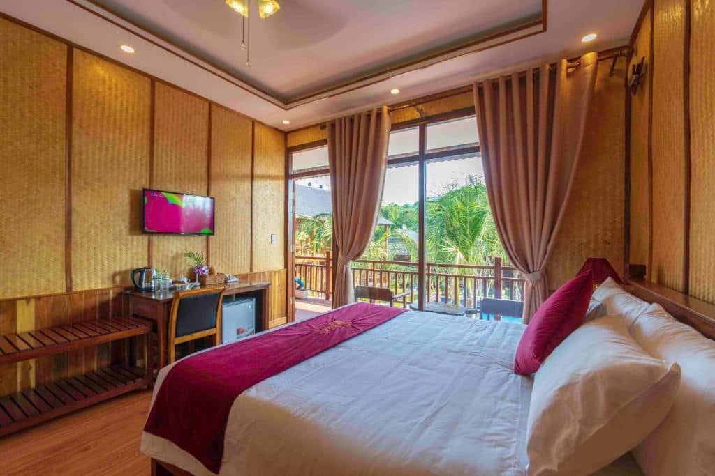 rooms-deluxe-pool-view-child-without-extra-bed