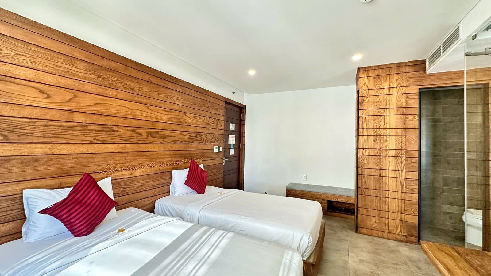 rooms-deluxe-city-view