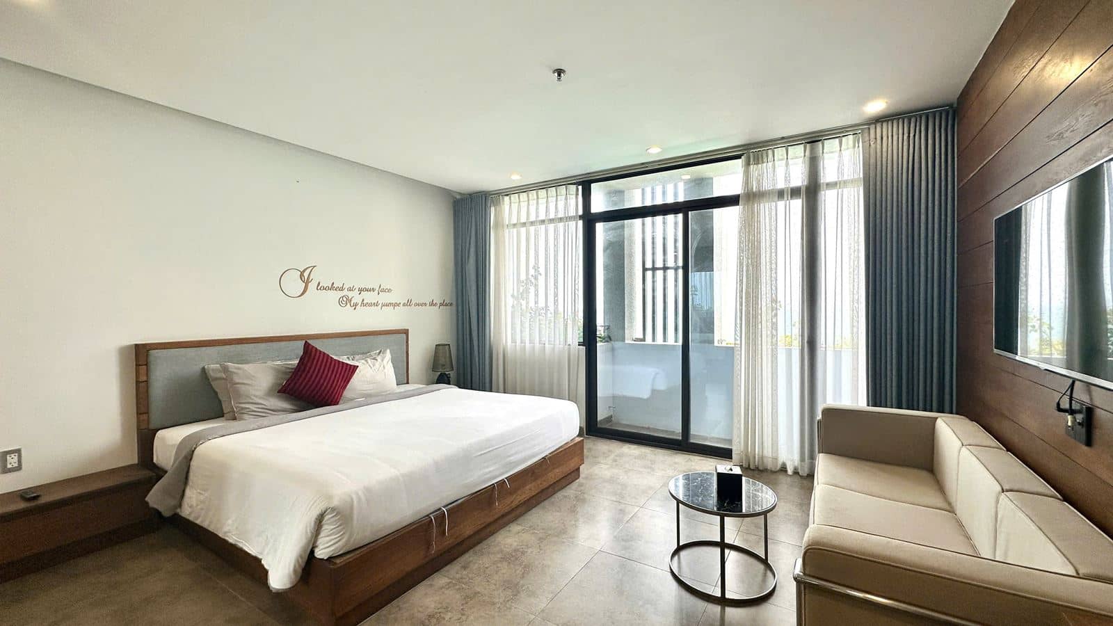 rooms-executive-suite-ocean-view