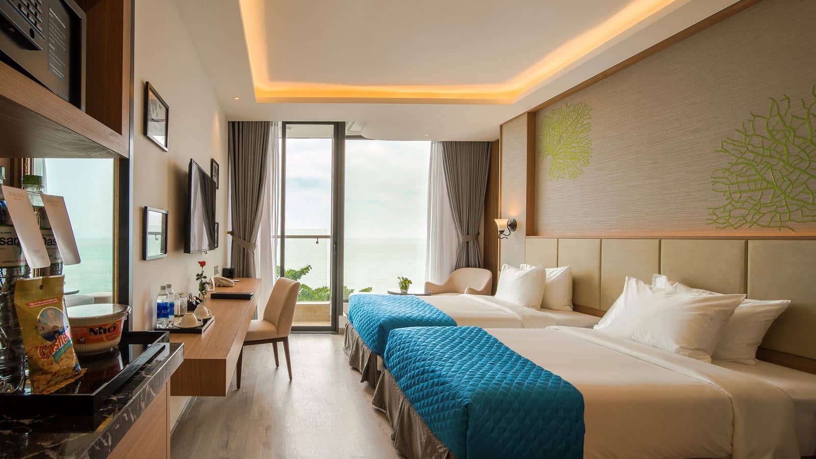 rooms-deluxe-seaview-balcony