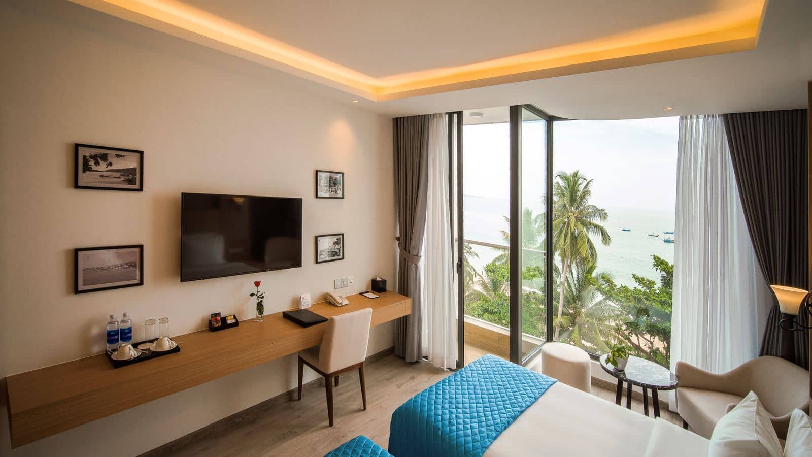 rooms-deluxe-seaview-balcony