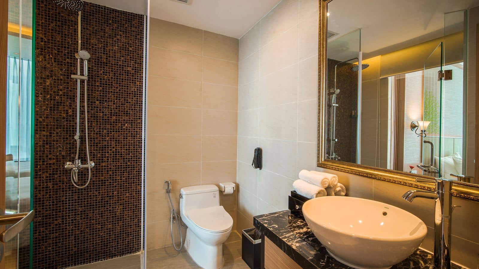 rooms-deluxe-seaview-balcony