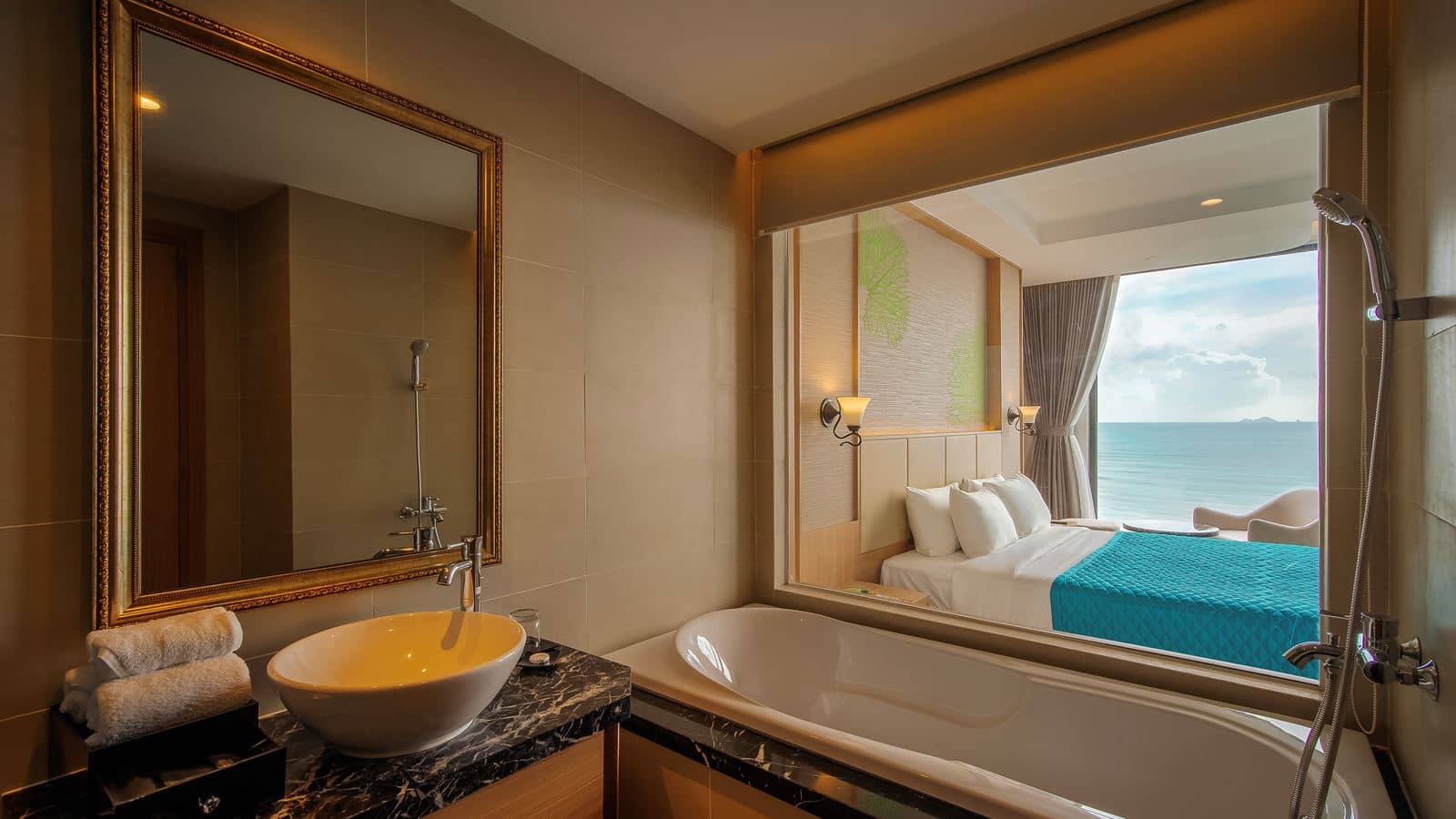 rooms-premier-deluxe-seaview