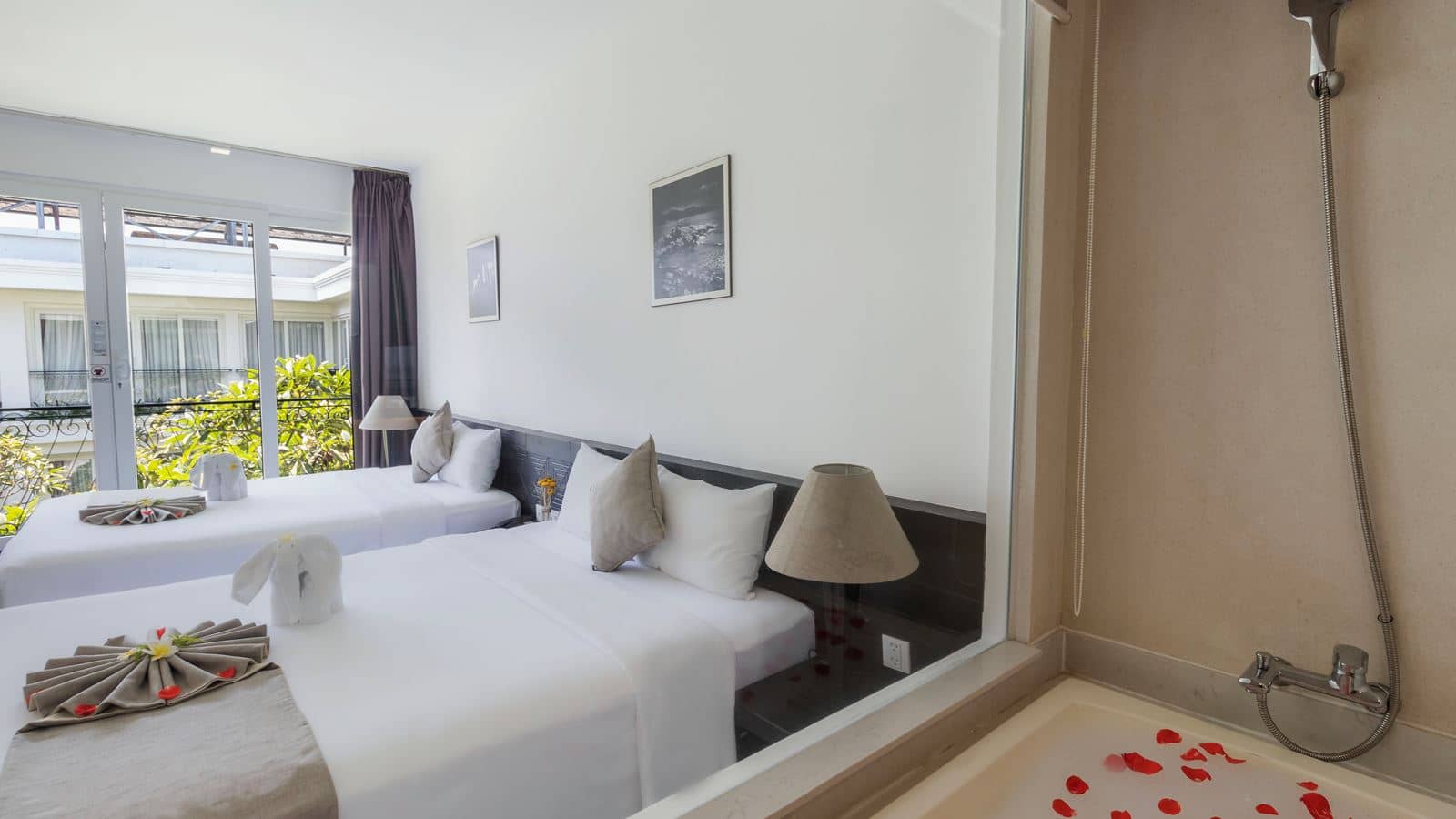 rooms-family-garden-view