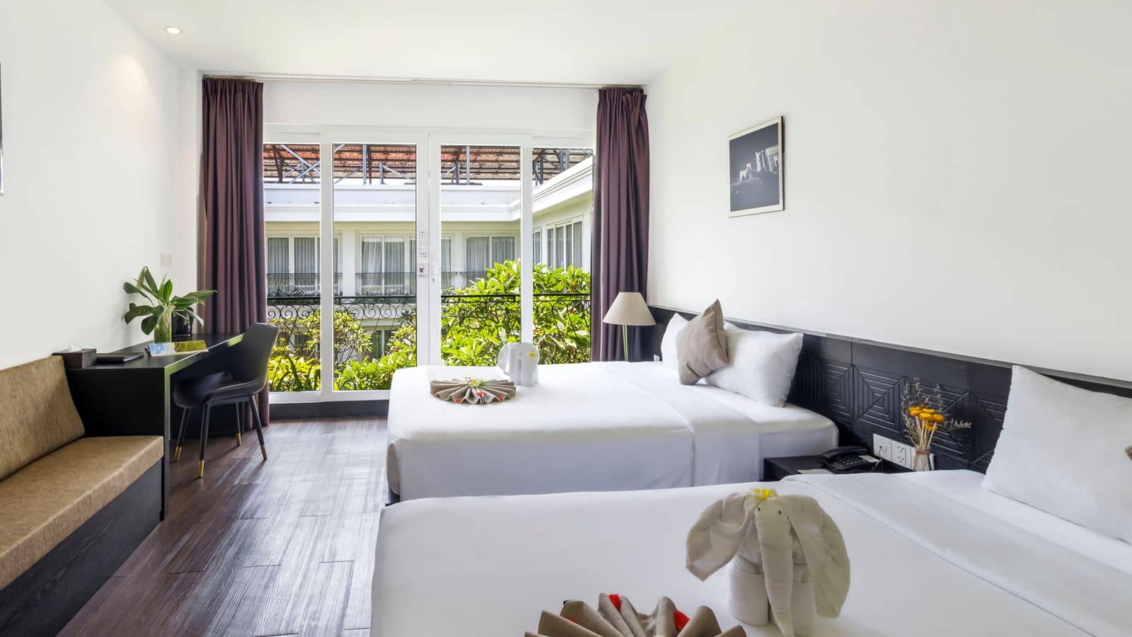 rooms-family-garden-view