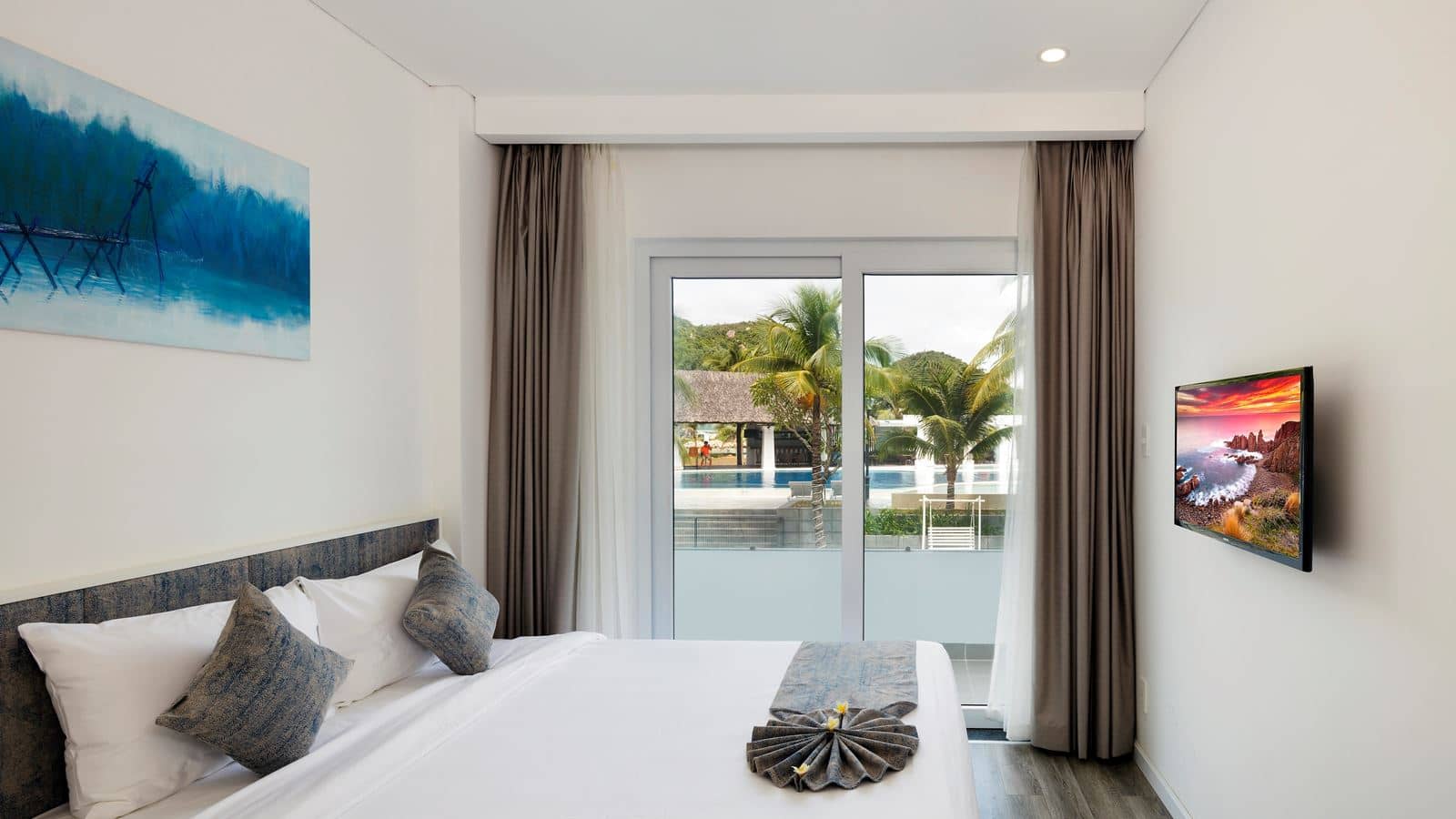 rooms-2bedroom-kubera-grand-suite-pool-or-river-view-with-balcony