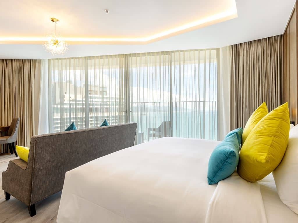 rooms-executive-double-ocean-view-with-balcony