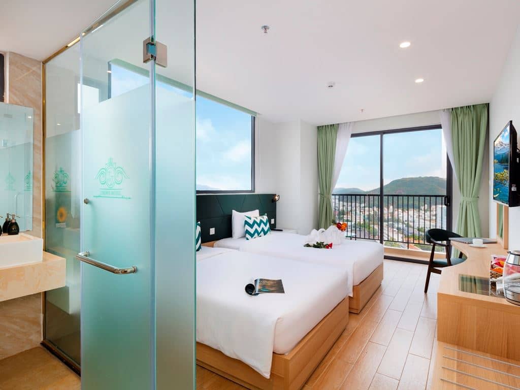 rooms-deluxe-sea-view-with-balcony
