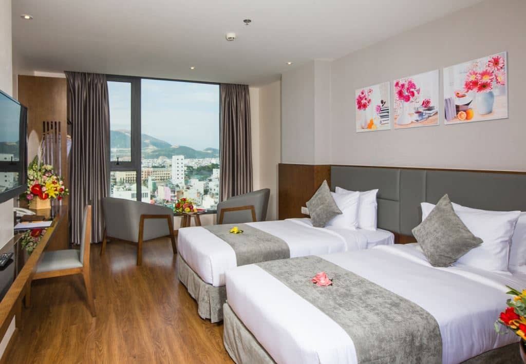 rooms-deluxe-city-view