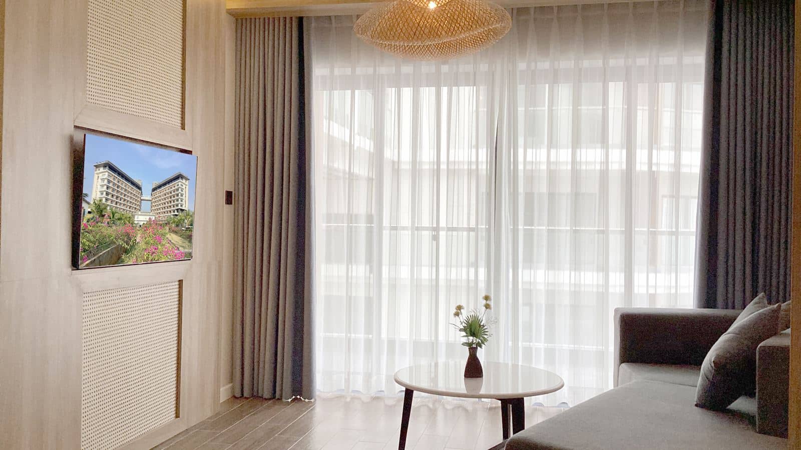 rooms-premier-suite-city-view